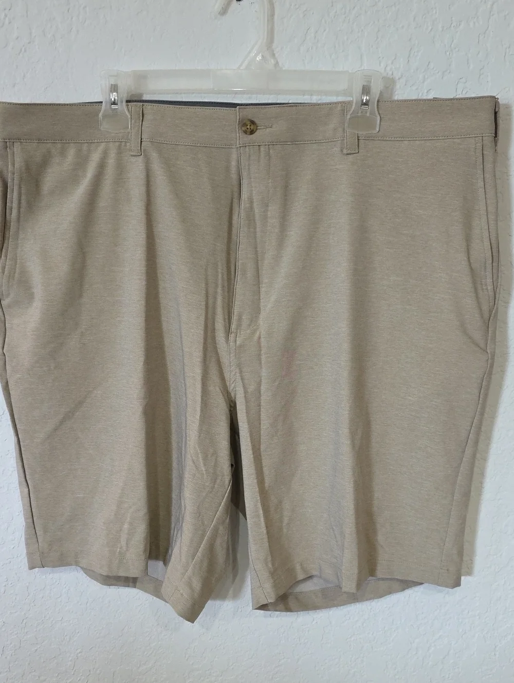 Hogan Men's Flat Front Golf Shorts Light Khaki Size 44